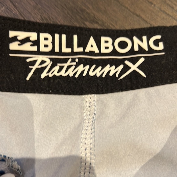 Billabong board shorts - Picture 3 of 4